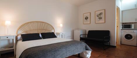 Fer et planche à repasser, accès Internet, draps fournis