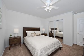 4 bedrooms, iron/ironing board, Internet, bed sheets