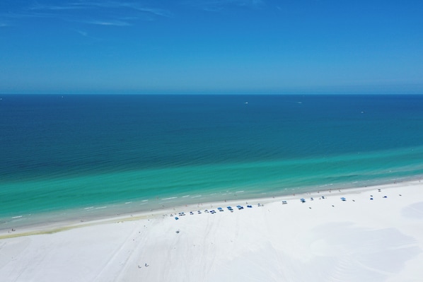 Am Strand, Liegestühle, Strandtücher