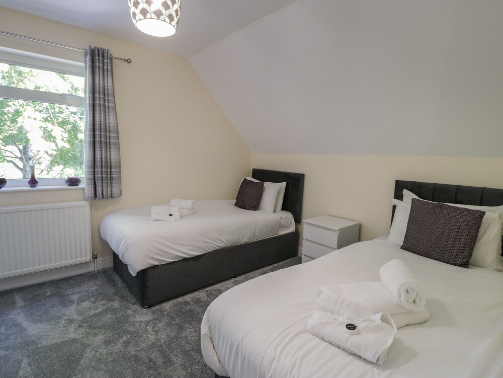 WOODLANDS RETREAT, pet friendly, with hot tub in Ruthin - Ruthin | Vrbo