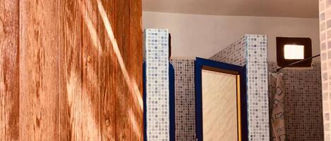 傳統單棟房屋 | 浴室 | 淋浴設備、提供毛巾、番梘、洗頭水