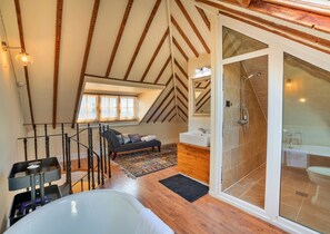 Badewanne, Haartrockner, Handtücher