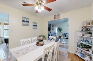 Dining - Back yard Oasis Pensacola  (Pensacola)