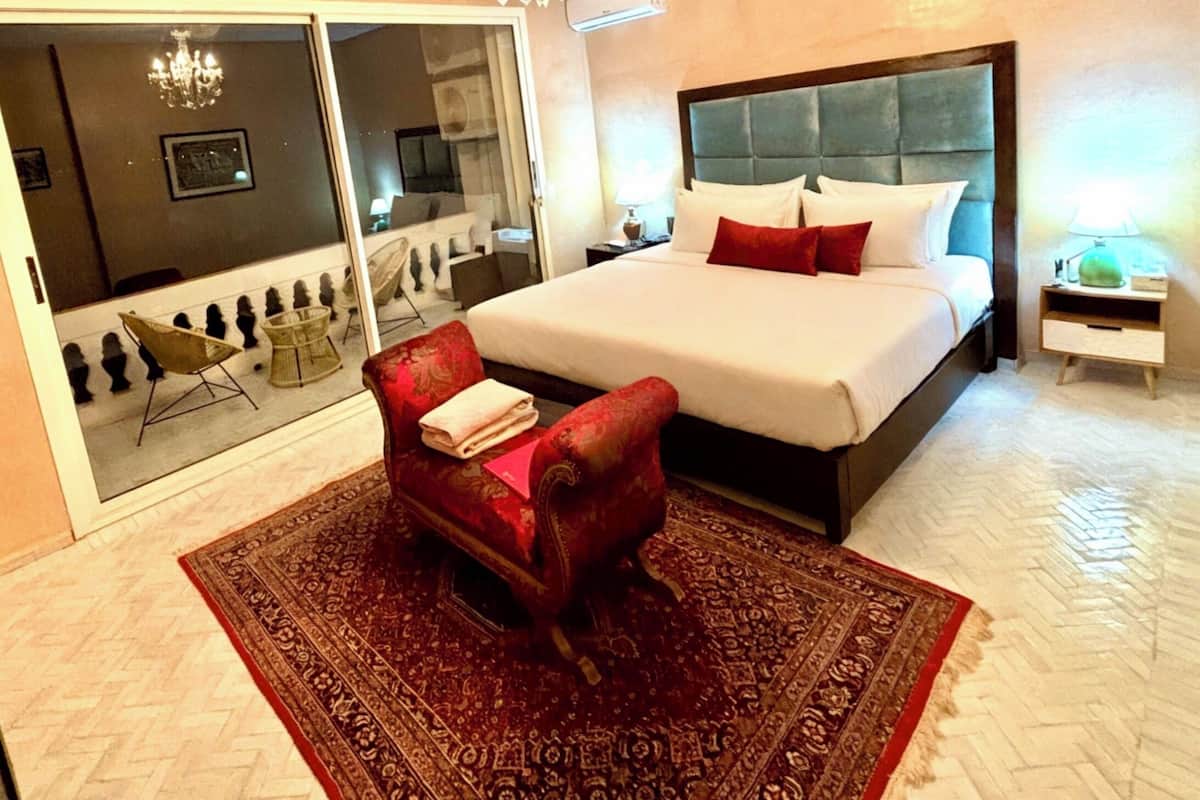 2 bedrooms, premium bedding, minibar, individually decorated