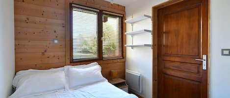 4 chambres, fer et planche à repasser, lit de bébé portatif, Wi-Fi