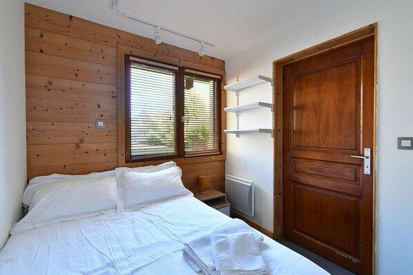 4 bedrooms, iron/ironing board, travel crib, WiFi