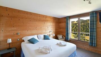 4 Schlafzimmer, Bügeleisen/Bügelbrett, Reisekinderbett, WLAN