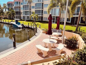 Outdoor dining - Siesta Harbor Albacore 208 - 55+ Community 2 Bed/2Bath - 1 Month Minimum (Sarasota)