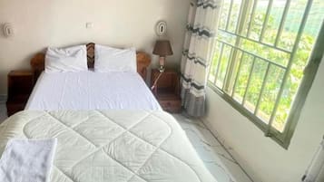 House | 4 bedrooms, free WiFi, bed sheets