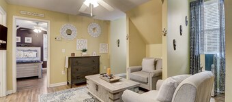 Carriage House near parks, walking paths, and historic downtown Sumter!