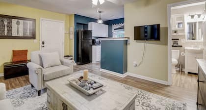 Carriage House near parks, walking paths, and historic downtown Sumter!