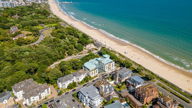 Aerial view - Middle Chine (Bournemouth)