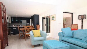 Cottage | Living area - Middle Chine (Bournemouth)