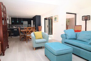 Cottage | Living area - Middle Chine (Bournemouth)