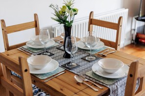 Cottage | Dining - Sunrise (Poole)
