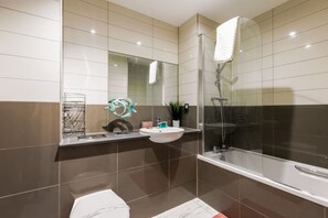 Cottage | Bathroom - Sunrise (Poole)