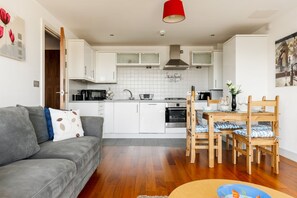 Cottage | Interior - Sunrise (Poole)