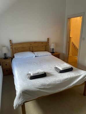 Cottage | 6 bedrooms, free WiFi, bed sheets - Oxfordshire Village Cottage With Private Garden (Wantage)