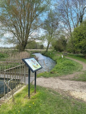 Cottage | Property grounds - Oxfordshire Village Cottage With Private Garden (Wantage)