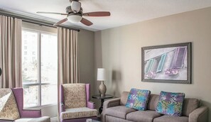 Télévision, lecteur de DVD, chaîne hi-fi