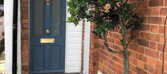 A Perfectly located, bright, modern Victorian Flat, recently refurbished.