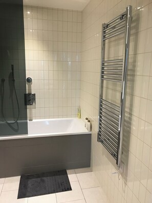 Hårtørrer, håndklæder, Sæbe, Shampoo
