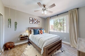 2 bedrooms, iron/ironing board, internet, bed sheets