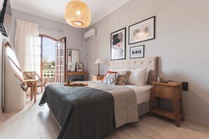 4 bedrooms, desk, iron/ironing board, travel crib