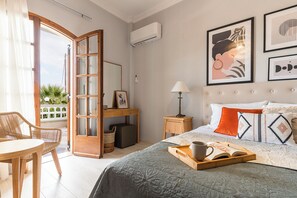 4 bedrooms, desk, iron/ironing board, travel cot