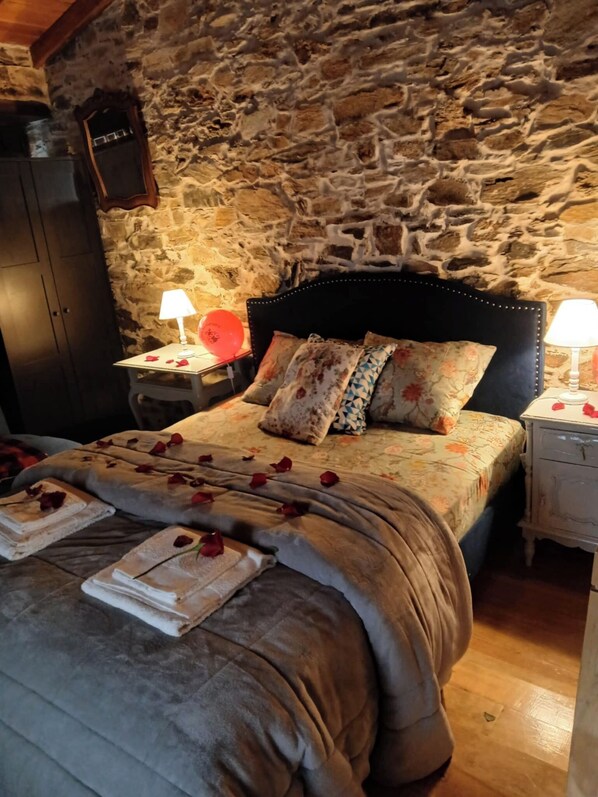 1 Schlafzimmer, Schreibtisch, Bügeleisen/Bügelbrett, Reisekinderbett