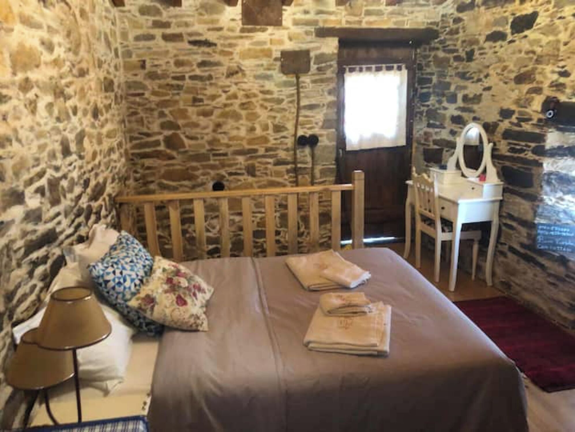 1 Schlafzimmer, Schreibtisch, Bügeleisen/Bügelbrett, Reisekinderbett