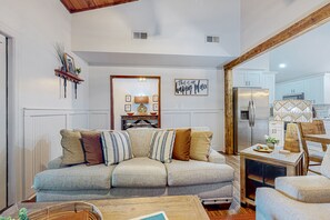 TV, books - The Happy Place | Cabin in Blue Ridge with sweeping mountain views & hot tub (Blue Ridge)