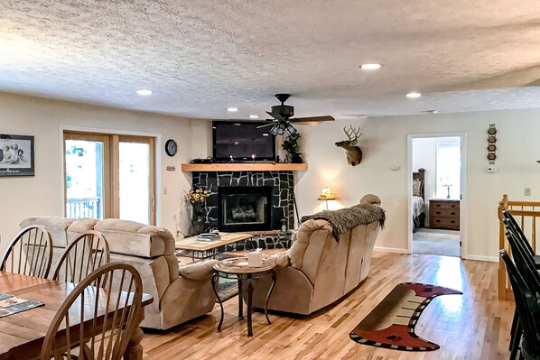 TV, fireplace, books - Dog-friendly mountain home with covered deck, scenic views, firepit, & game room (Sugar Mountain)