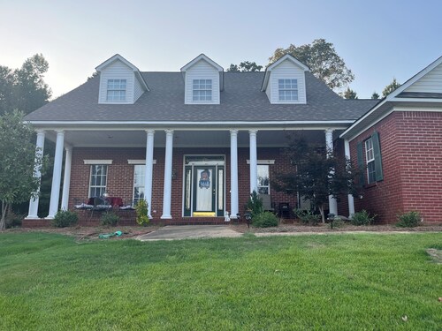 Family Friendly Home 4 mi to The Vaught Huge Game Room Perfect for Entertaining 
