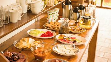 Free daily buffet breakfast