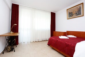 1 chambre, bureau, fer et planche à repasser, Wi-Fi gratuit