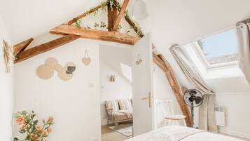 2 bedrooms, iron/ironing board, free WiFi, bed sheets