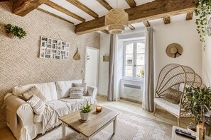 テレビ、DVD プレーヤー