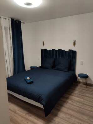 3 bedrooms, desk, WiFi, bed sheets - Large modern villa in the countryside (Moyrazès)
