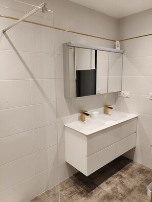 Hårtørrer, håndklæder, Toiletpapir