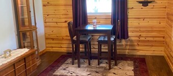 Quaint, private setting, 3-4 miles from SOMC & KDMC hosp.