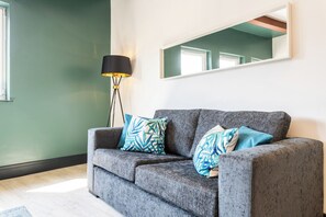 尊荣公寓 | 2 多间卧室、办公桌、笔记本电脑工作区、熨斗/熨衣板