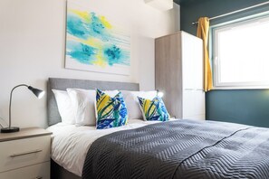 Premium Apartment | 2 bedrooms, desk, laptop workspace, iron/ironing board - Kings Building- 2 Bed & Bathroom Flats (Swansea)