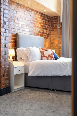 Premium Apartment | 2 bedrooms, desk, laptop workspace, iron/ironing board