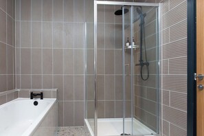 Exterior - Kings Building- 2 Bed & Bathroom Flats (Swansea)