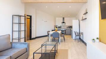 Apartamento premium | 2 quartos, escrivaninha, espaço de trabalho para notebook