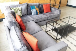 Exterior - Kings Building- 2 Bed & Bathroom Flats (Swansea)