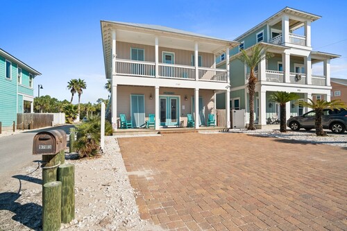 Large Private Pool Luxury Super Close Beach Access