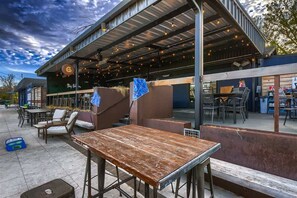 Outdoor dining - Jesse Cooper Cottage-Overlooking SWU & Downtown GT (Georgetown)