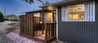 Jesse Cooper Cottage-Overlooking SWU & Downtown GT